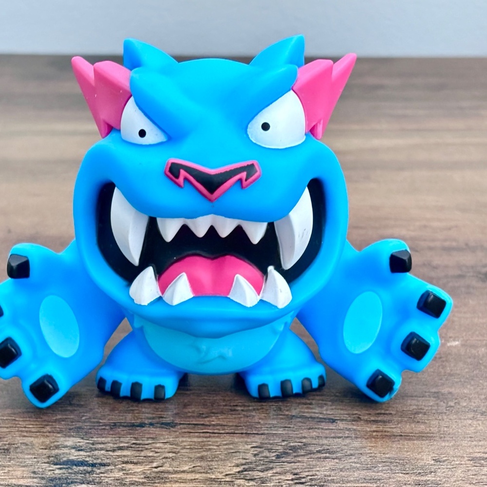 MR BEAST LAB Classic Blue Panther Vinyl Toy Action Figure Moose Toys EXCELLENT